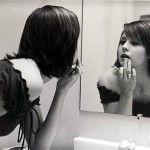 girl_mirror